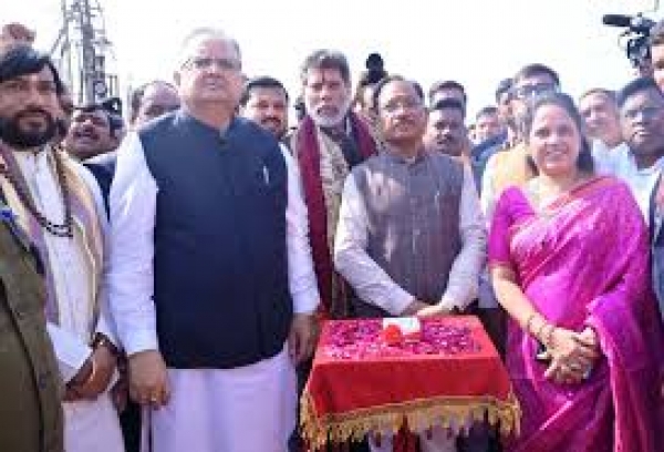 मुख्यमंत्री साय ने पूर्व प्रधानमंत्री स्वर्गीय श्री अटल बिहारी वाजपेयी की जयंती पर 115 शहरों में अटल परिसरों का लोकार्पण किया