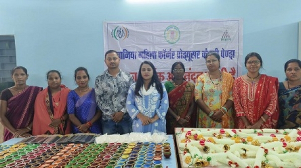 सफलता की कहानी : दीयों और पूजा सामग्री के बिक्री से समूह की महिलाएं हो रही समृद्ध