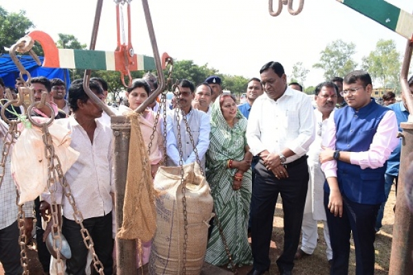 पहले दिन राजनांदगांव जिले के 15 समितियों में 32 किसानों से की गई 1121.60 क्विंटल धान की खरीदी