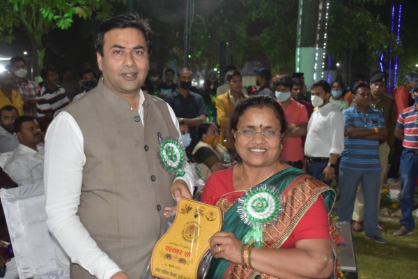 उमड़ा शहर , दिन भर रही राजेन्द्र पार्क में आयोजित भव्य फ्लावर शो की धूम  सत्यवती वर्मा की अथक प्रयास और महपौर बाकलीवाल का साथ दुर्ग में रच गया इतिहास