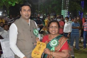 उमड़ा शहर , दिन भर रही राजेन्द्र पार्क में आयोजित भव्य फ्लावर शो की धूम  सत्यवती वर्मा की अथक प्रयास और महपौर बाकलीवाल का साथ दुर्ग में रच गया इतिहास