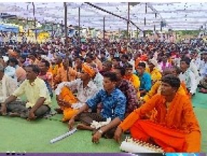 धर्म परिवतर्न करने वाले आदिवासियों की अधिकारों को डिलिट  करने की मांग को लेकर निकाली विशाल रैली