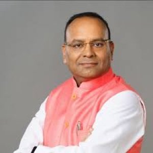 बटोगे तो कटोगे के बाद, चाटने और काटने की बात, आरोप प्रत्यारोप का दौर शुरू