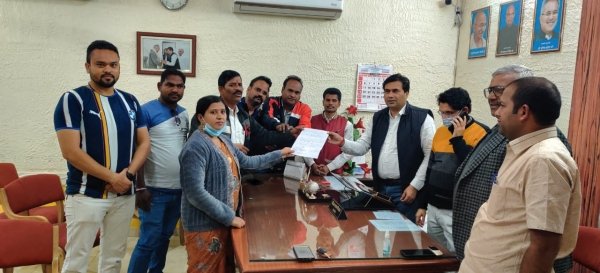 निगम महापौर के अनुभवहीनता के चलते शहर की जनता बार बार पानी की संकट से जूझ रही है - अजय वर्मा