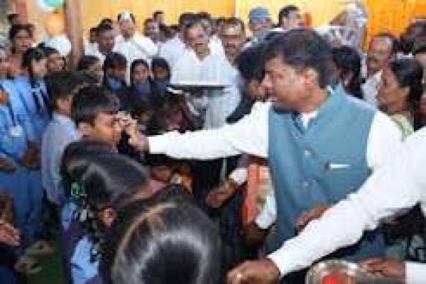 भानपुरी में उत्साह से मना शाला प्रवेश उत्सव, वन मंत्री केदार कश्यप ने किया नवप्रवेशी बच्चों का स्वागत