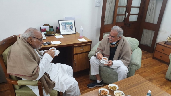 मोतीलाल वोरा ने छत्तीसगढ़ सरकार के कामकाज को सराहा सीएम बघेल से की तारीफ