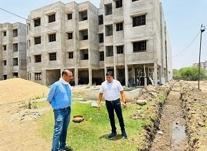 3 माह के भीतर आवासों को पूरा करने के निर्देश:आयुक्त लोकेश चन्द्राकर