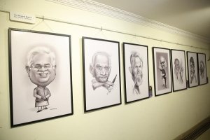 बंगलोर में लगी केरिकेचर प्रदर्शनी में सबसे पहले छत्तीसगढ़ के मुख्यमंत्री  को दिया गया स्थान