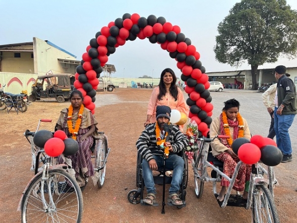 पैदल लड़खड़ाते हुए एवं बैसाखियों के सहारे आए दिव्यांग जन ट्रायसिकल, व्हीलचेयर एवं बैसाखी लेकर खुशी-खुशी गए घर ,जन समर्पण सेवा संस्था के सेवा कार्य को 9 वर्ष पूर्ण