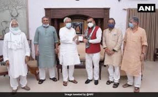 बिहार के पूर्व डीजीपी गुप्तेश्वर पांडे जेडीयू में हुए शामिल, हाल ही में लिया था वीआरएस