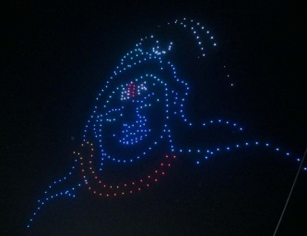 आसमान में डेढ़ सौ से अधिक ड्रोन ने बिखेरी रंग बिरंगी छटा