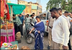 गरीब पसरा वालों पर महापौर बाघमार की गाज, रसूखदारों के कब्जों पर मेहरबानी क्यों?