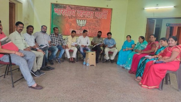 बजट बैठक में सत्ता पक्ष से तीन साल के हिसाब व घपले घोटाले का जवाब मांगने प्रश्नावली तैयार करने भाजपा पार्षदो ने किया मंथन