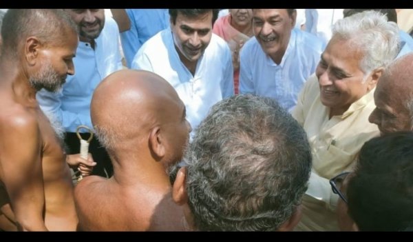 जैन मुनि अंतर्मना आचार्य श्री 108 प्रसन्न महाराज का विधायक एवम महापौर ने किया श्रद्धा पूर्वक स्वागत