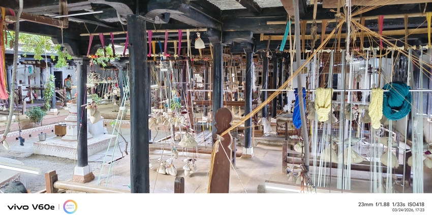 अहिल्या की विरासत, महिलाओं का सशक्तिकरण और वैश्विक पहचान — महेश्वर का हथकरघा उद्योग बना आत्मनिर्भर भारत की मिसाल