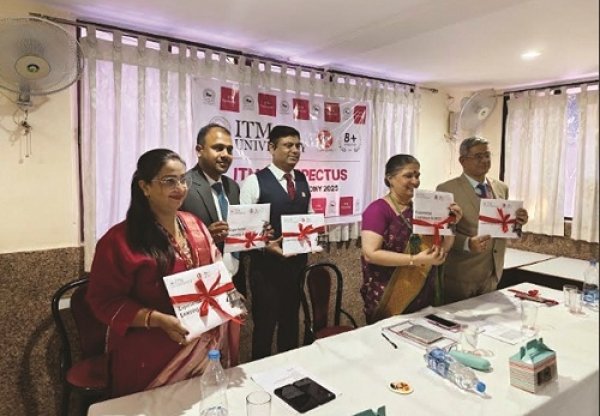 आई टी एम यूनिवर्सिटी करा रही है इंटरनेशनल लेबल के जॉब वाली कोर्स, साथ में सिखाती है विदेशी भाषा भी