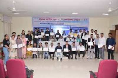 ऐतिहासिक विधानसभा में गूंजा युवाओं का लोकतांत्रिक स्वर: &lsquo;विकसित भारत युवा संसद 2026&rsquo; में बिलासपुर की आरती कुमारी प्रथम