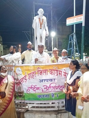 अगस्त कांति दिवस पर कुरैशी सहित कांग्रेसियों ने शहीदों को अर्पित की श्रद्धांजलि