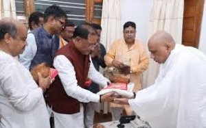 मुख्यमंत्री  विष्णु देव साय गुरु पूर्णिमा के अवसर पर रायगढ़ जिले के ग्राम बनोरा स्थित अघोर गुरुपीठ में गुरु दर्शन के लिए पहुंचे