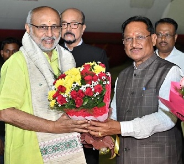 उपराष्ट्रपति श्री सी. पी. राधाकृष्णन का राज्यपाल रमेन डेका और मुख्यमंत्री विष्णुदेव साय ने स्वामी विवेकानंद विमानतल पर किया आत्मीय स्वागत