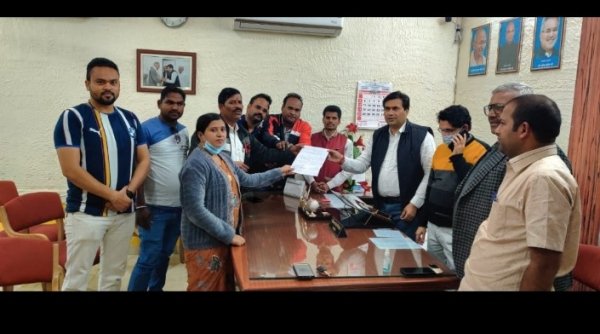 निगम महापौर के अनुभवहीनता के चलते शहर की जनता बार बार पानी की संकट से जूझ रही है - अजय वर्मा