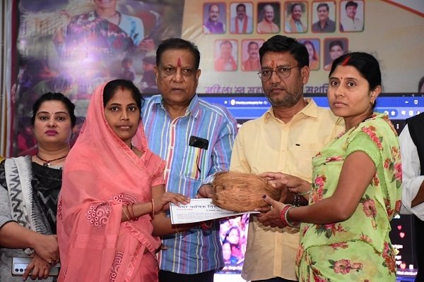 प्रधानमंत्री संवाद कार्यक्रम में बड़ी संख्या में शामिल हुए जिले की स्वसहायता समूह एवं विभिन्न संगठनों की महिलाएं
