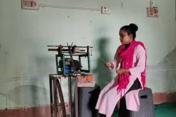 नारी सशक्तिकरण में टसर धागाकरण निभा रही महत्वपूर्ण भूमिका