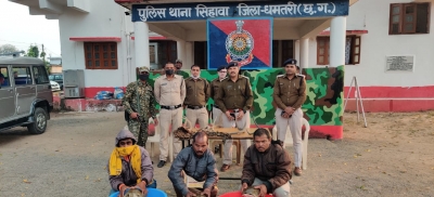 वन्य प्राणी व वन्य वस्तु के अवैध रूप से बेचने के फिराक में ग्राहक का इंतजार कर रहे तीन आरोपी