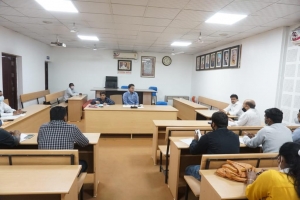 मोबाइल मेडिकल यूनिट के बेहतर संचालन के लिए निगम आयुक्त ऋतुराज रघुवंशी ने ली बैठक