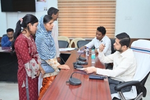 तेज डीजे पर कलेक्टर सख्त: समय सीमा उल्लंघन पर जब्ती के निर्देश जनदर्शन में 137 आवेदन प्राप्त, पीएम आवास व जन्मतिथि सुधार सहित कई मामलों पर त्वरित कार्रवाई