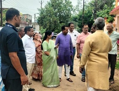 सफाई कार्य का निरीक्षण करने फील्ड पर पहुची महापौर,कहा बोरसी क्षेत्र से नालियों के ऊपर से अतिक्रमणों को हटाए तत्काल: