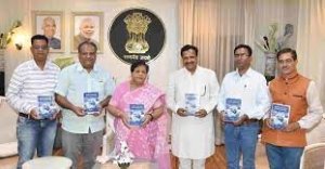 राज्यपाल  उइके ने 'भारतीय संचार यात्रा नामक किताब का किया विमोचन