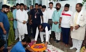 मुख्यमंत्री विष्णु देव साय ने स्वर्गीय श्री निखिल कश्यप को दी श्रद्धांजलि, शोक संतप्त परिजनों से की मुलाकात