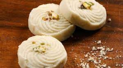सावन के आखिरी सोमवार पर बनाएं स्वादिष्ट बंगाली मिठाई संदेश, नोट करें रेसिपी
