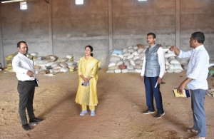 जांच के दौरान धान की मात्रा समुचित नही पाए जाने पर श्री गौतमचंद जैन के गोदाम को किया गया सील