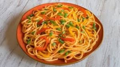 घर में रेस्टोरेंट स्टाइल में ऐसे बनाएं हक्का नूडल्स, जानें स्पाइसी रेसिपी