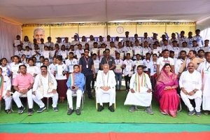 कोंडागांव : मुख्यमंत्री ने कोंडागांव जिले के 515 युवाओं को बांटा नियुक्ति पत्र, युवाओं को रोजगार से जोड़ने की पहल को सराहा