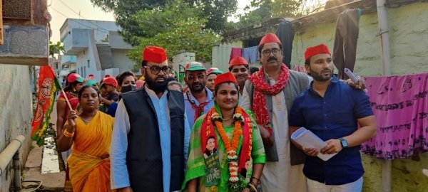 समाजवादी पार्टी के लोग अपने प्रत्याशियों को जिताने कर रही है जमकर चुनाव प्रचार