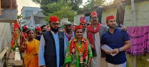 समाजवादी पार्टी के लोग अपने प्रत्याशियों को जिताने कर रही है जमकर चुनाव प्रचार