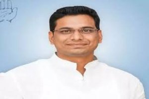 विधायक देवेंद्र ने ठेका श्रमिकों की सुरक्षा को लेकर उठाया सवाल, मंत्री डहरिया ने कहा...