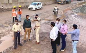 फोरलेन में चल रहे कार्योँ का ट्राफिक पुलिस,राष्ट्रीय राजमार्ग  और निर्माण एजेंसी के अधिकारियों ने किया निरीक्षण