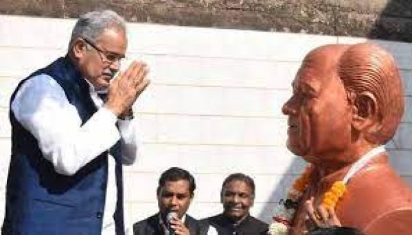 मुख्यमंत्री ने स्वर्गीय चंदूलाल चंद्राकर की पुण्यतिथि पर उन्हें किया नमन