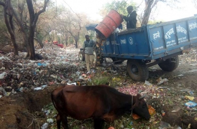 हड़ताली सफाई कर्मियों ने की थी अधिकारी का घेराव , थाने में सफाई कर्मियों की शिकायत भी हो चुकी है दर्ज
