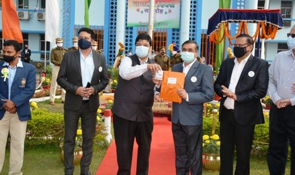 मुझे रक्त-रंजीत इस्पात नहीं बल्कि सुरक्षा से सज्जित इस्पात चाहिए: दासगुप्ता