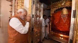 प्रधानमंत्री मोदी ने गुजरात के अंबाजी मंदिर में की पूजा-अर्चना