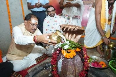 सपत्नीक भगवान लिंगराज के किए दर्शन-पूजन; कहा&mdash;पावन भूमि पर आकर मिलती है अद्भुत शांति और आध्यात्मिक ऊर्जा