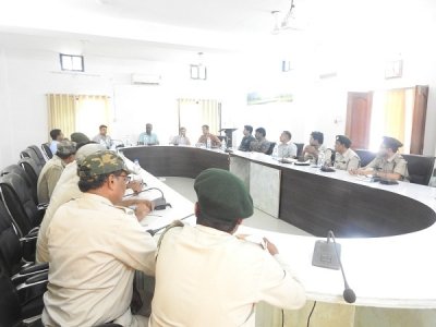 बारनवापारा अभ्यारण्य एवं सीमावर्ती वनक्षेत्र में विचरण कर कर रहे बाघ की सुरक्षा एवं मॉनिटरिंग को लेकर प्रधान मुख्य वन संरक्षक (व.प्रा.) एवं वन्यप्राणी अभिरक्षक की अध्यक्षता में बैठक संपन्न