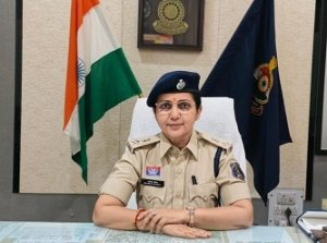 धमतरी की नई एसपी भावना पांडेय ने संभाला पदभार, कहा&mdash; जनविश्वास, संवेदनशील पुलिसिंग और त्वरित कार्रवाई होगी सर्वोच्च प्राथमिकता