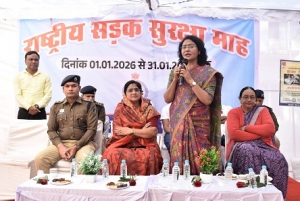 राष्ट्रीय सड़क सुरक्षा माह का बालोद में शुभारंभ &mdash; कलेक्टर, एसपी, पद्मश्री शमशाद बेगम समेत जनप्रतिनिधियों ने हेलमेट पहनकर दिया सुरक्षित यातायात का संदेश