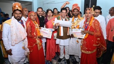 सामूहिक कन्या विवाह में वर-वधु को आर्शीवाद देने आरंग पहुंचे मंत्री डॉ. शिवकुमार डहरिया